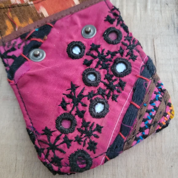 🎱🔮 Free People Boho Embroidered Repurposed vtg banjara hippie Wallet card case - Picture 6 of 16